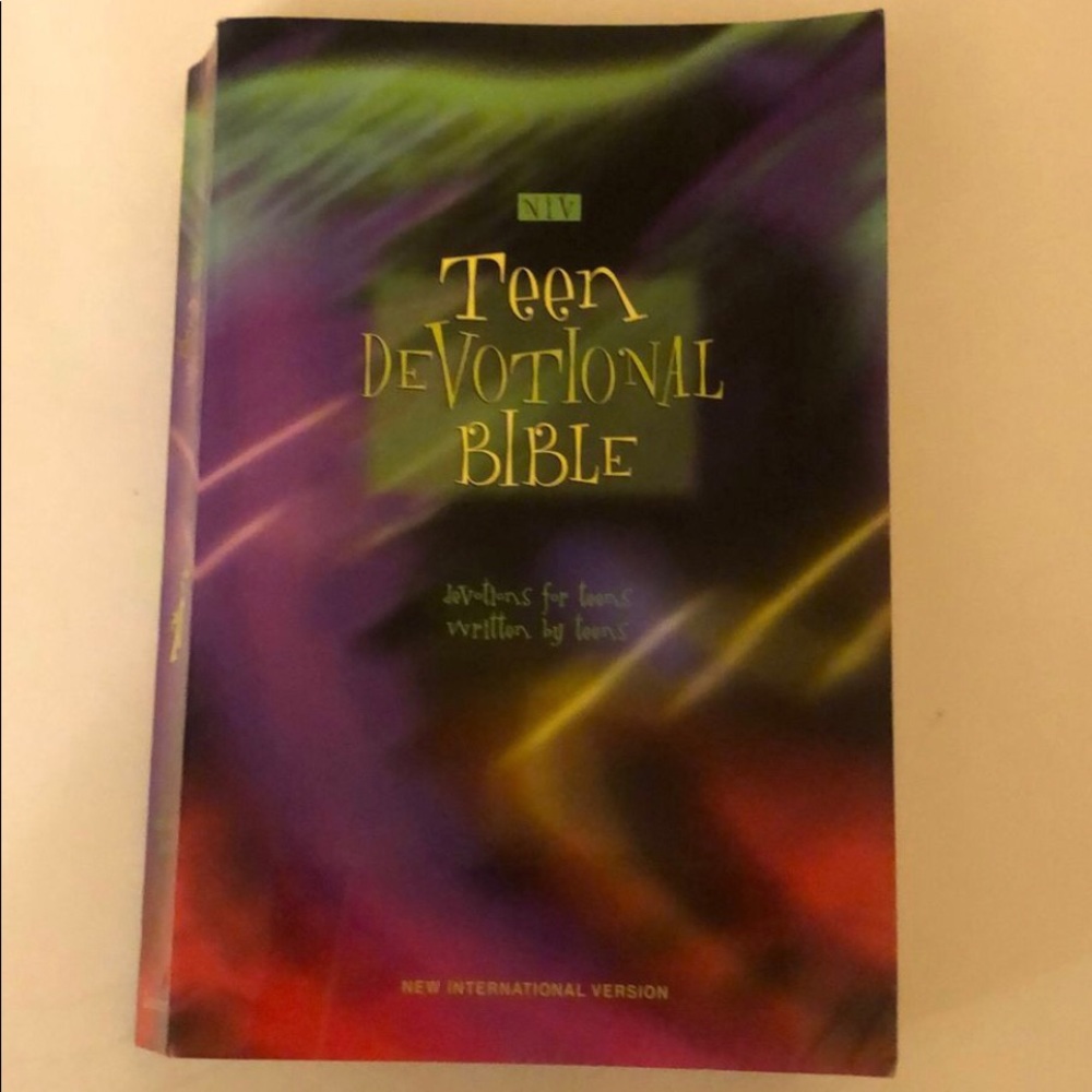 NIV Teen Devotional Bible (New International Version) Daily & Weekend Devotions
